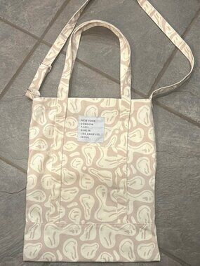 💥2/$10 Cream Patterned Tote Bag adjustable shoulder strap